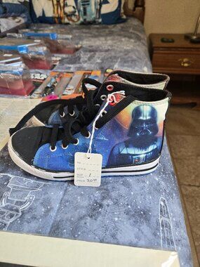 Star Wars Size 1 Hi-top Sneakers